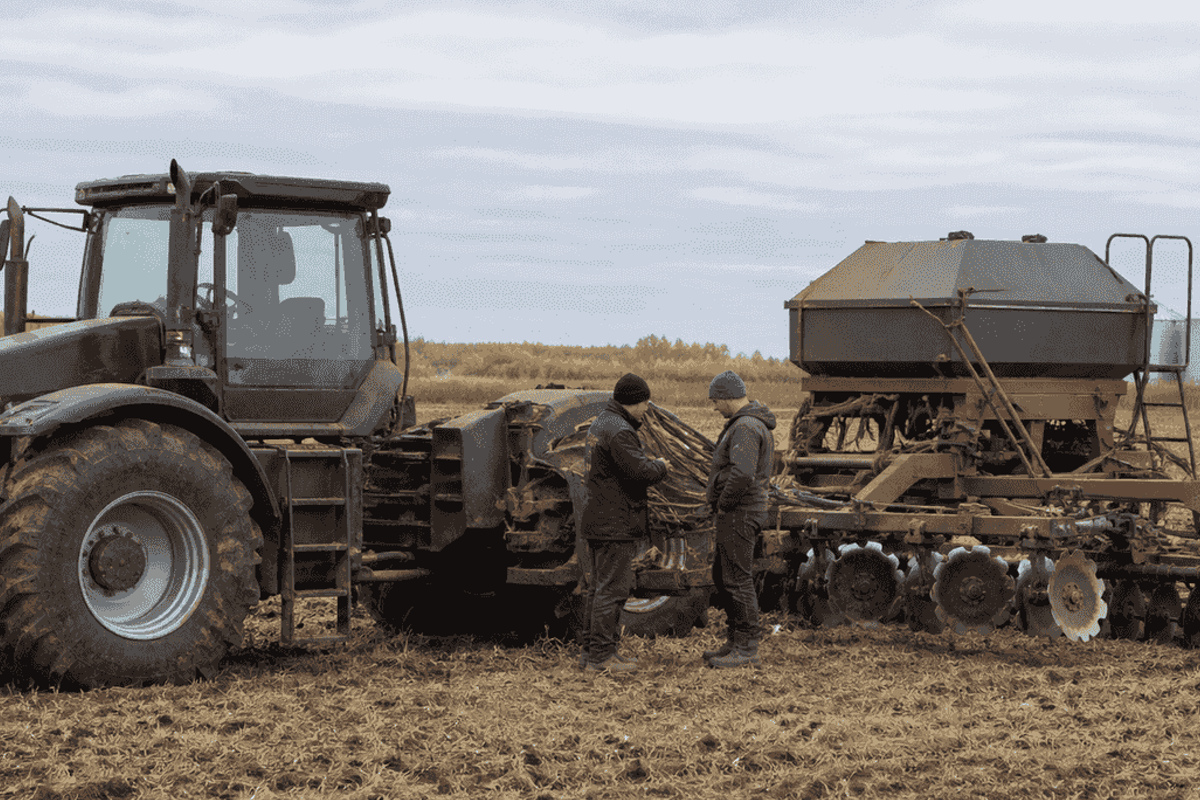 IX-AG-TR130 Farm Tractor model guide IX-AG-TR130 Farm Tractor machinery in its operating environment